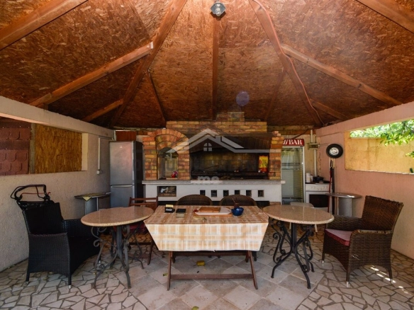 Porodična kuća 250 m² na placu 600 m², Donja Gorica – Podgorica