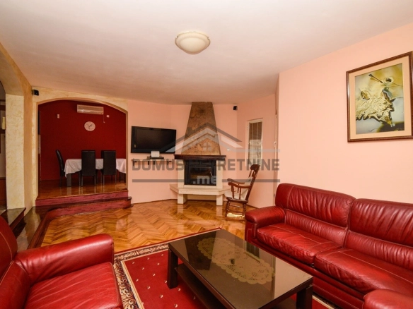 Porodična kuća 250 m² na placu 600 m², Donja Gorica – Podgorica