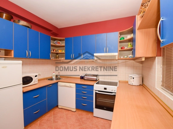 Porodična kuća 250 m² na placu 600 m², Donja Gorica – Podgorica
