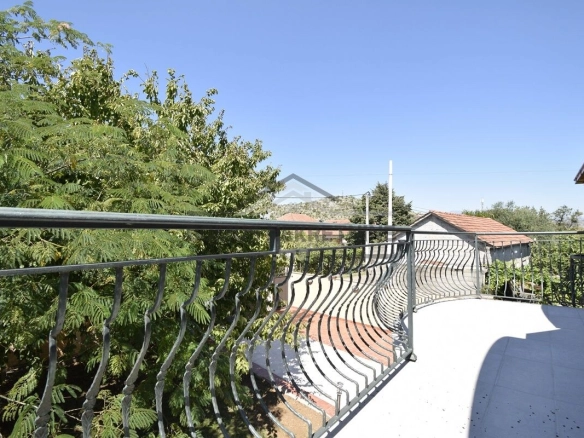 Porodična kuća 250 m² na placu 600 m², Donja Gorica – Podgorica