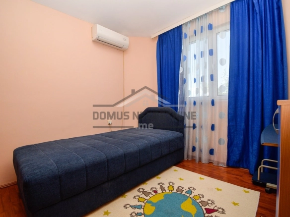 Porodična kuća 250 m² na placu 600 m², Donja Gorica – Podgorica