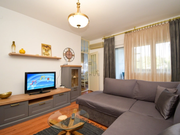 Dvosoban namješten stan 77 m², Tuški Put – Podgorica
