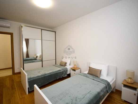 Dvosoban stan 75 m² + garaža, New City – Podgorica