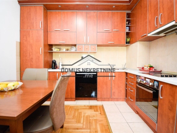Jednosoban namješten stan 45 m², Krivi Most – Podgorica