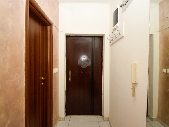 Namještena garsonjera 36 m² + garaža, Momišići – Podgorica