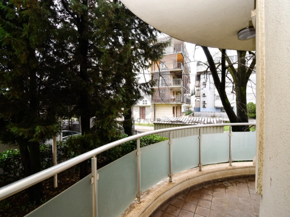 Dvosoban stan 100 m² + parking, Gorica C – Podgorica
