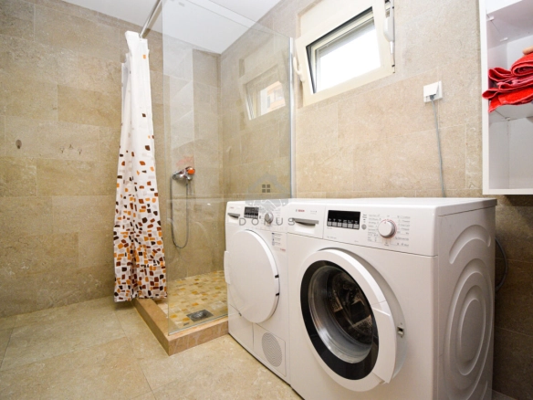 Dvosoban stan 100 m² + parking, Gorica C – Podgorica