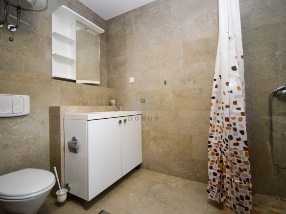 Dvosoban stan 100 m² + parking, Gorica C – Podgorica