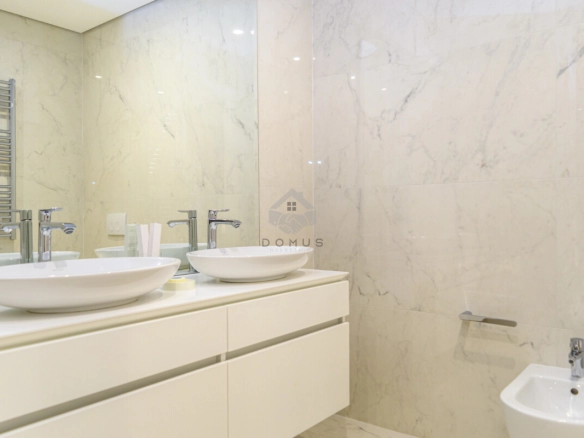 Dvosoban luksuzan stan 171 m² sa pogledom na more, Dukley Gardens – Budva