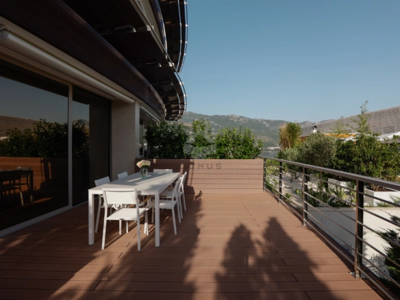Trosoban luksuzan stan 214 m² sa pogledom na more, Dukley Gardens – Budva