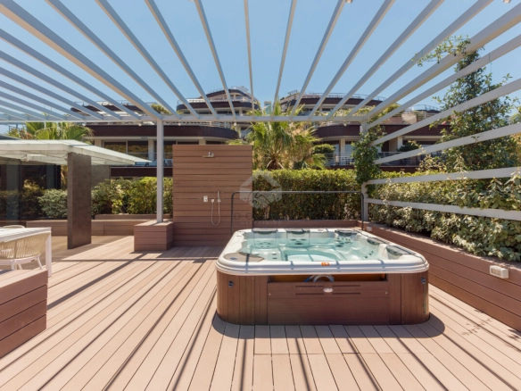 Trosoban luksuzan stan 257 m² + terasa 200 m² sa pogledom na more, Dukley Gardens – Budva