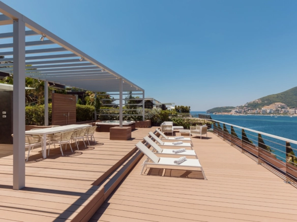 Trosoban luksuzan stan 257 m² + terasa 200 m² sa pogledom na more, Dukley Gardens – Budva