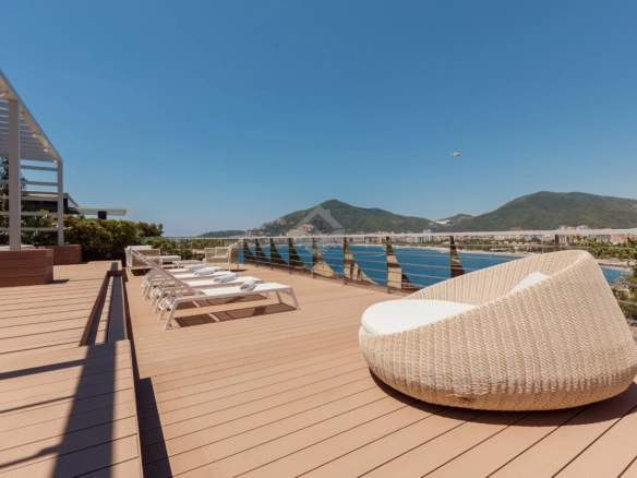 Trosoban luksuzan stan 257 m² + terasa 200 m² sa pogledom na more, Dukley Gardens – Budva