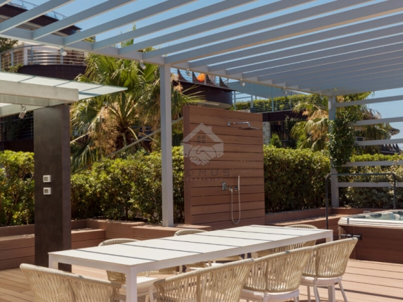 Trosoban luksuzan stan 257 m² + terasa 200 m² sa pogledom na more, Dukley Gardens – Budva