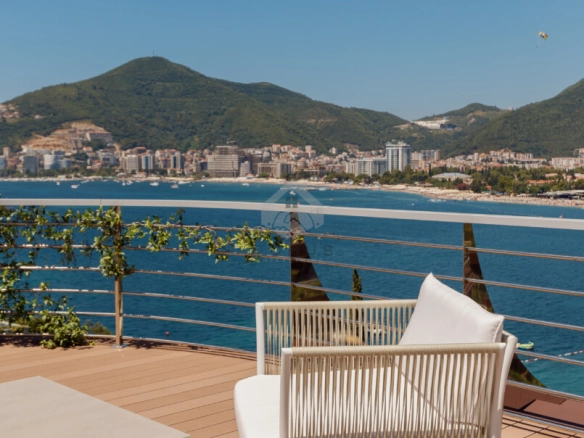 Trosoban luksuzan stan 257 m² + terasa 200 m² sa pogledom na more, Dukley Gardens – Budva