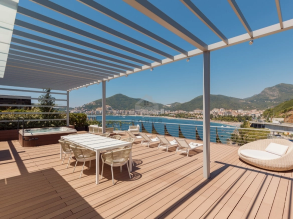 Trosoban luksuzan stan 257 m² + terasa 200 m² sa pogledom na more, Dukley Gardens – Budva