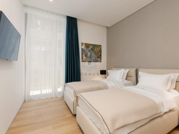 Trosoban luksuzan stan 257 m² + terasa 200 m² sa pogledom na more, Dukley Gardens – Budva