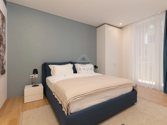Trosoban luksuzan stan 257 m² + terasa 200 m² sa pogledom na more, Dukley Gardens – Budva
