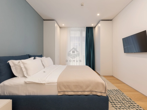 Trosoban luksuzan stan 257 m² + terasa 200 m² sa pogledom na more, Dukley Gardens – Budva