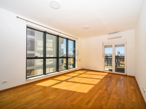 Dvosoban stan 74 m²
