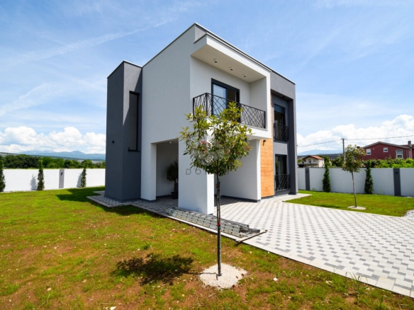 Porodična kuća 154 m² na placu 506 m², Dahna – Podgorica