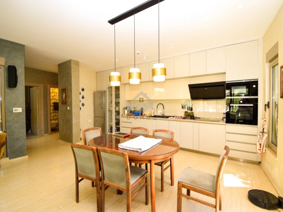Kuća 150 m² sa bazenom na placu 1.200 m², Tološi – Podgorica