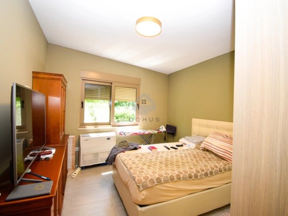 Kuća 150 m² sa bazenom na placu 1.200 m², Tološi – Podgorica