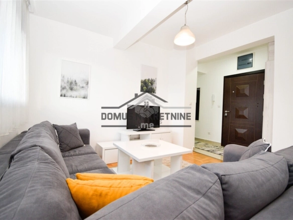 Dvosoban stan 70 m² + 3 parking, Vezirov Most – Podgorica