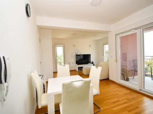 Dvosoban stan 72 m² sa pogledom na more, Mažina – Tivat