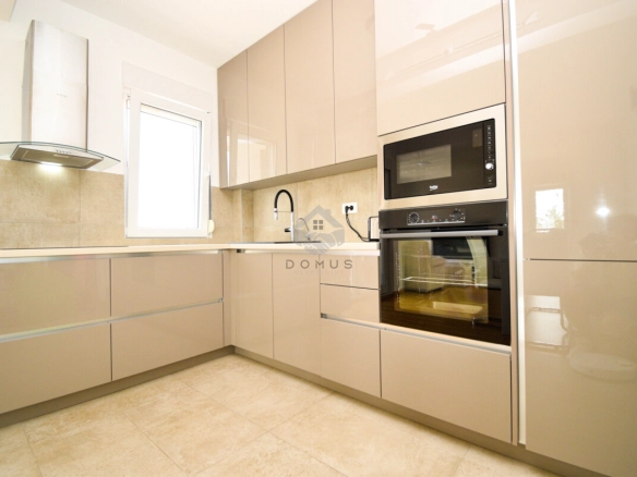 Dvosoban stan 72 m² sa pogledom na more, Mažina – Tivat