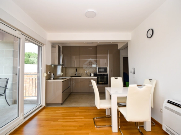 Dvosoban stan 72 m² sa pogledom na more, Mažina – Tivat