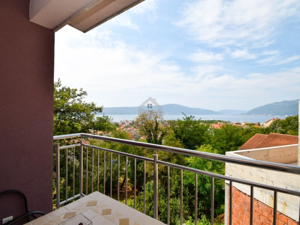 Dvosoban stan 72 m² sa pogledom na more, Mažina – Tivat