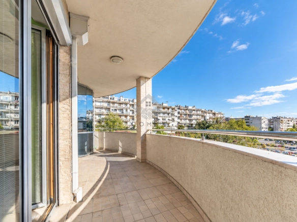 Trosoban luksuzan stan 140 m², Preko Morače – Podgorica