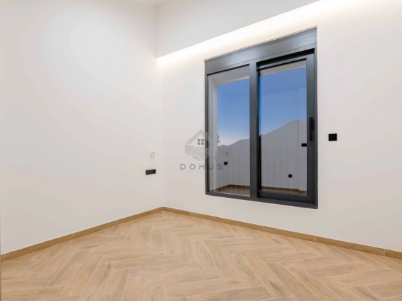 Luksuzna vila 240 m² sa bazenom na placu 380 m², Kamenovo – Budva