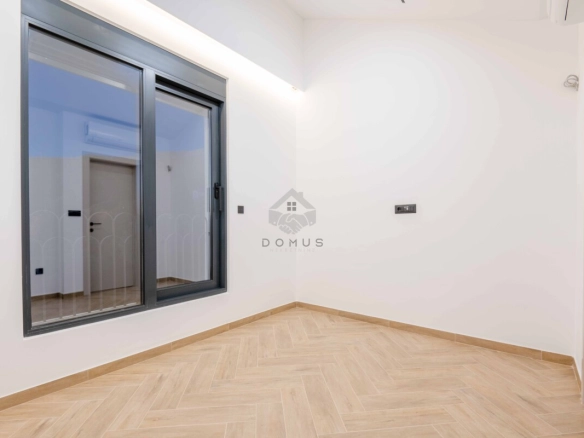 Luksuzna vila 240 m² sa bazenom na placu 380 m², Kamenovo – Budva