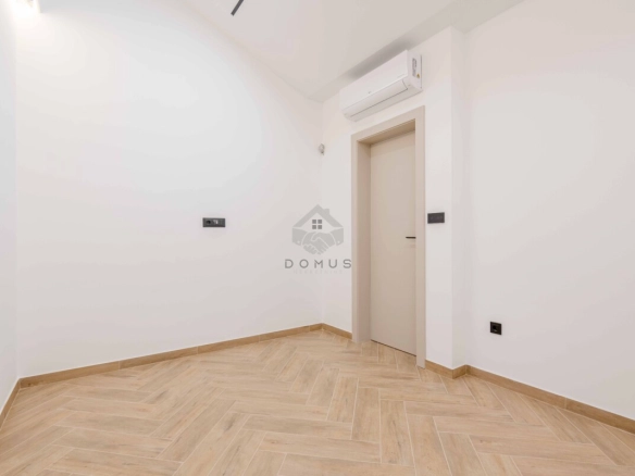 Luksuzna vila 240 m² sa bazenom na placu 380 m², Kamenovo – Budva