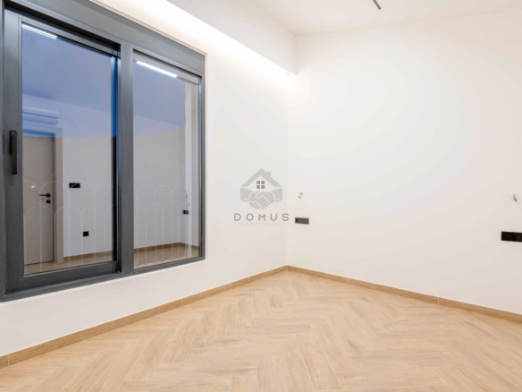 Luksuzna vila 240 m² sa bazenom na placu 380 m², Kamenovo – Budva