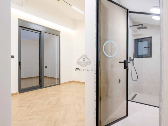 Luksuzna vila 240 m² sa bazenom na placu 380 m², Kamenovo – Budva