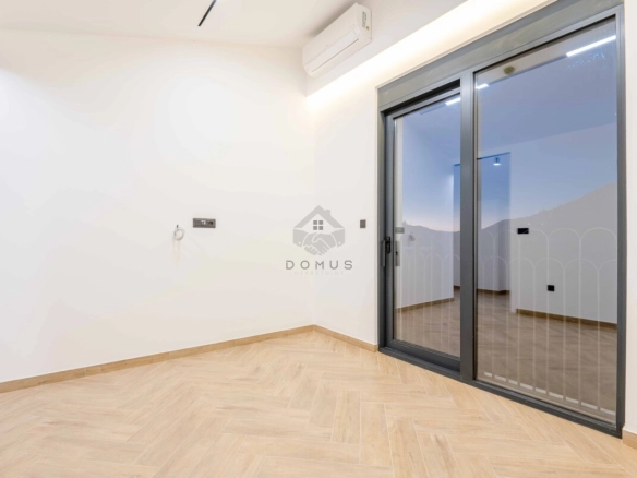 Luksuzna vila 240 m² sa bazenom na placu 380 m², Kamenovo – Budva