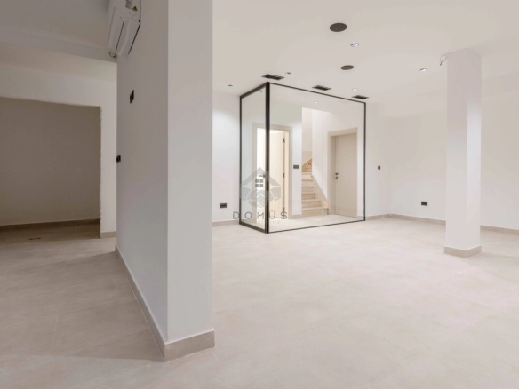 Luksuzna vila 240 m² sa bazenom na placu 380 m², Kamenovo – Budva