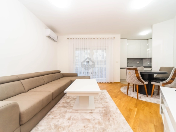 Dvosoban stan 55 m² + parking