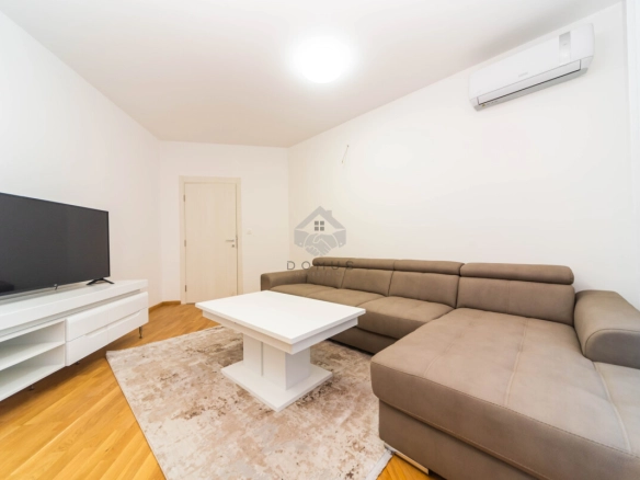 Dvosoban stan 55 m² + parking, Stara Varoš – Podgorica