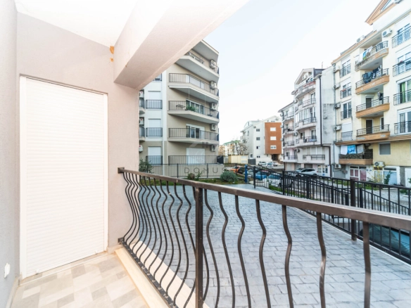 Dvosoban stan 55 m² + parking, Stara Varoš – Podgorica