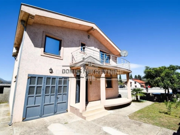 Porodična kuća 160 m² na placu 400 m², Donja Gorica – Podgorica