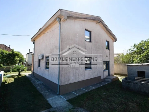 Porodična kuća 160 m² na placu 400 m², Donja Gorica – Podgorica