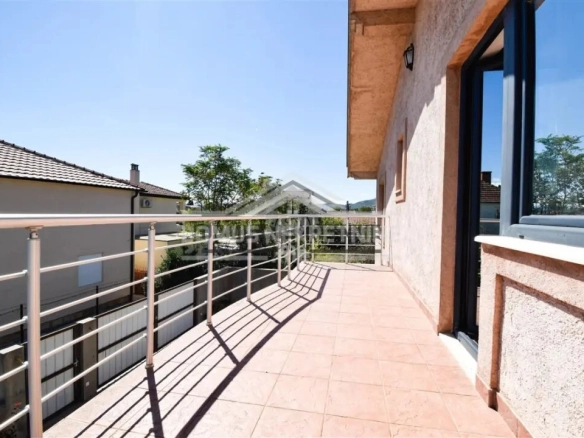 Porodična kuća 160 m² na placu 400 m², Donja Gorica – Podgorica
