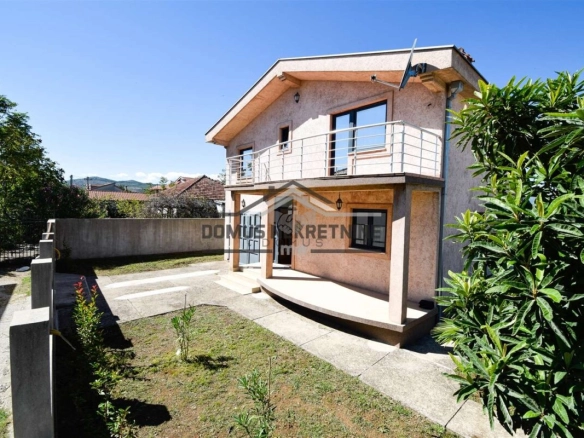 Porodična kuća 160 m² na placu 400 m², Donja Gorica – Podgorica