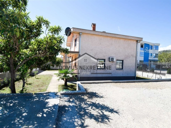 Porodična kuća 160 m² na placu 400 m², Donja Gorica – Podgorica