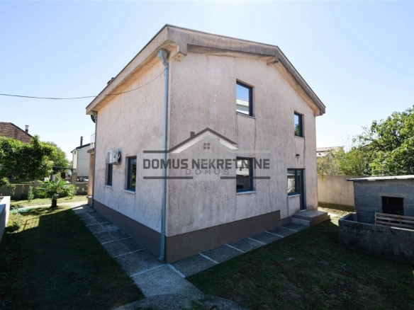 Porodična kuća 160 m² na placu 400 m², Donja Gorica – Podgorica