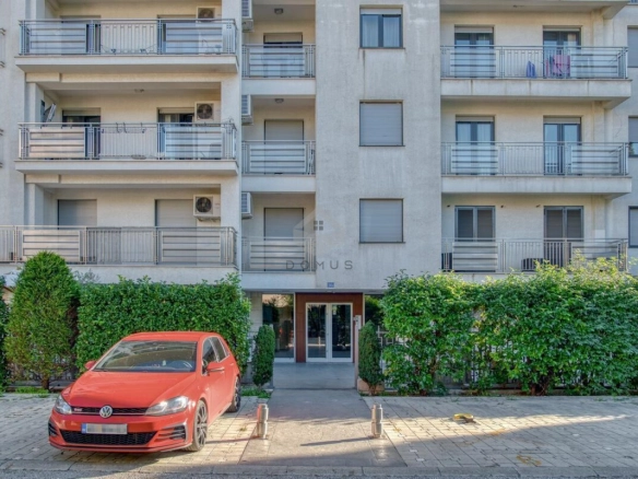 Dvosoban stan 90 m² + parking, Gorica – Podgorica
